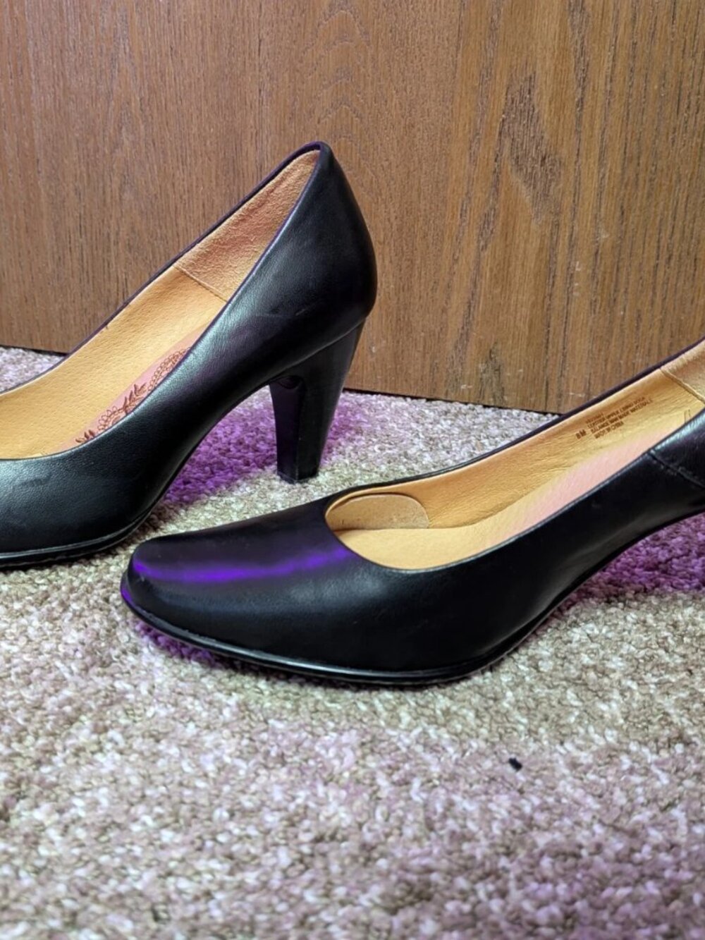 Beautiful pair of Sofft Black Heels Pumps 8M Leather Excellent Condition